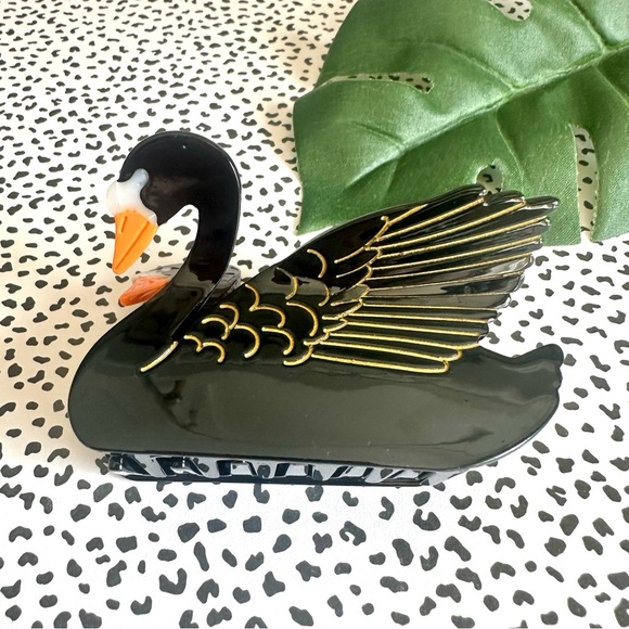 2/$30🌵 Black Swan Claw Clip Hair Accessory Acrylic Hair Clip Bird Gift NEW - Picture 3 of 12